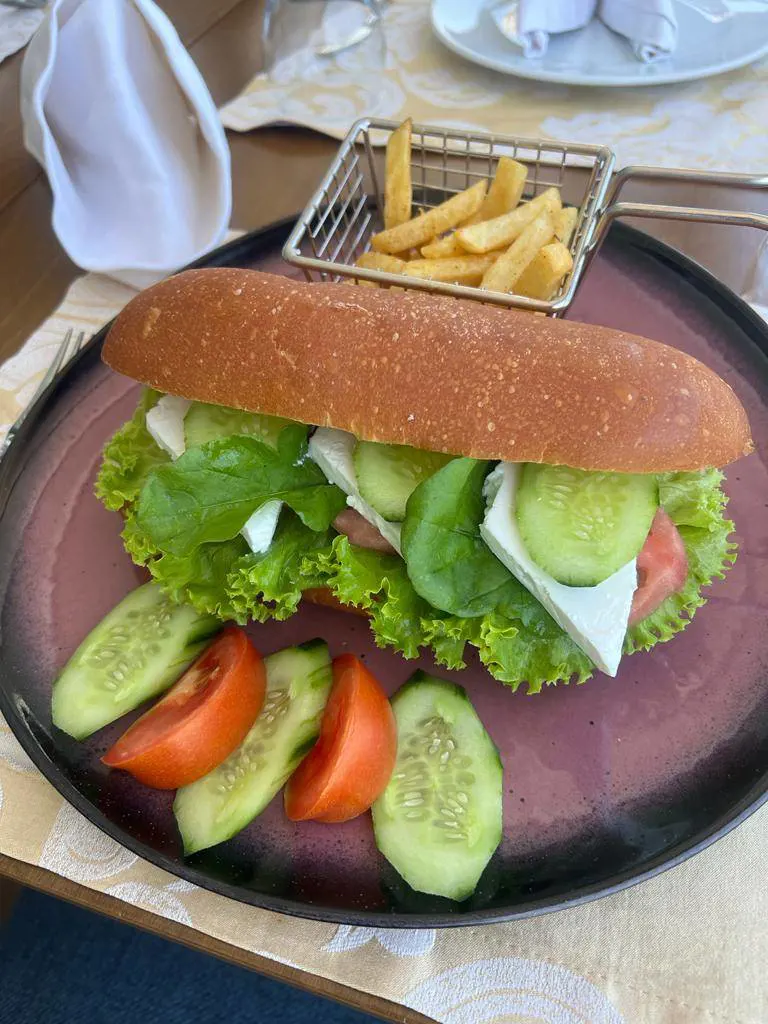 Beyaz Peynirli Sandviç