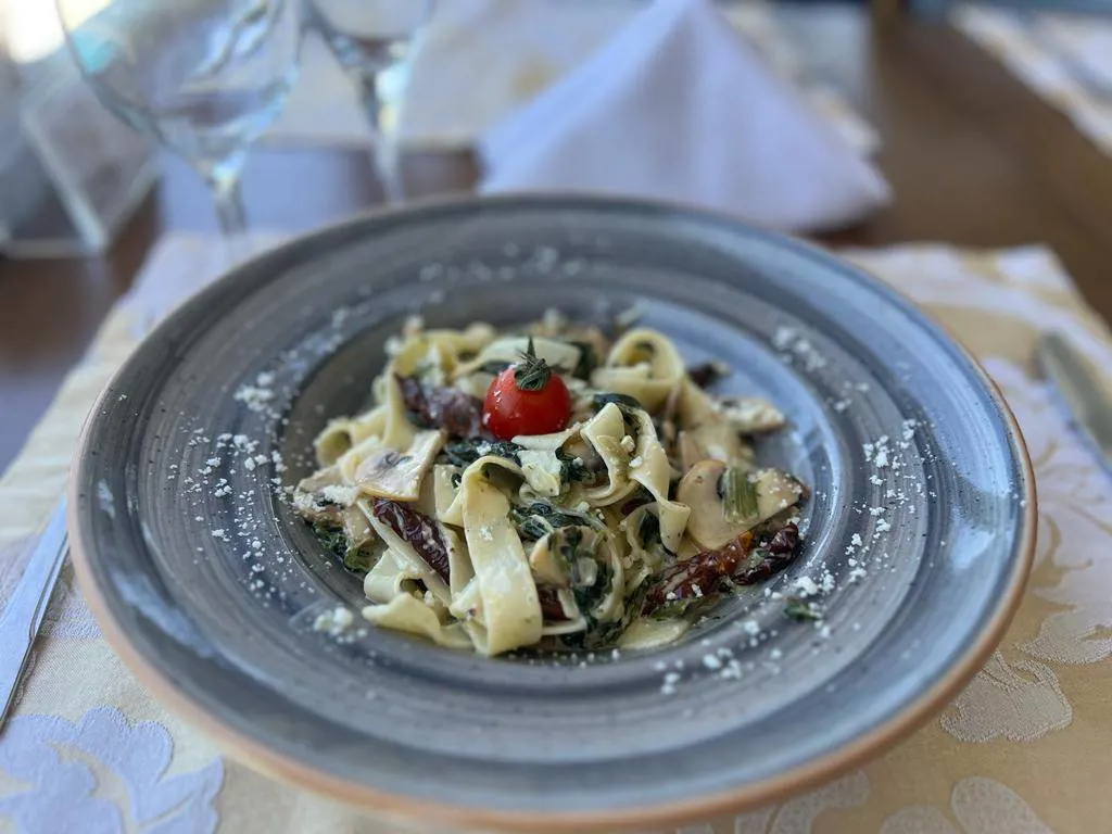 Papardella Con Polo Spinaci
